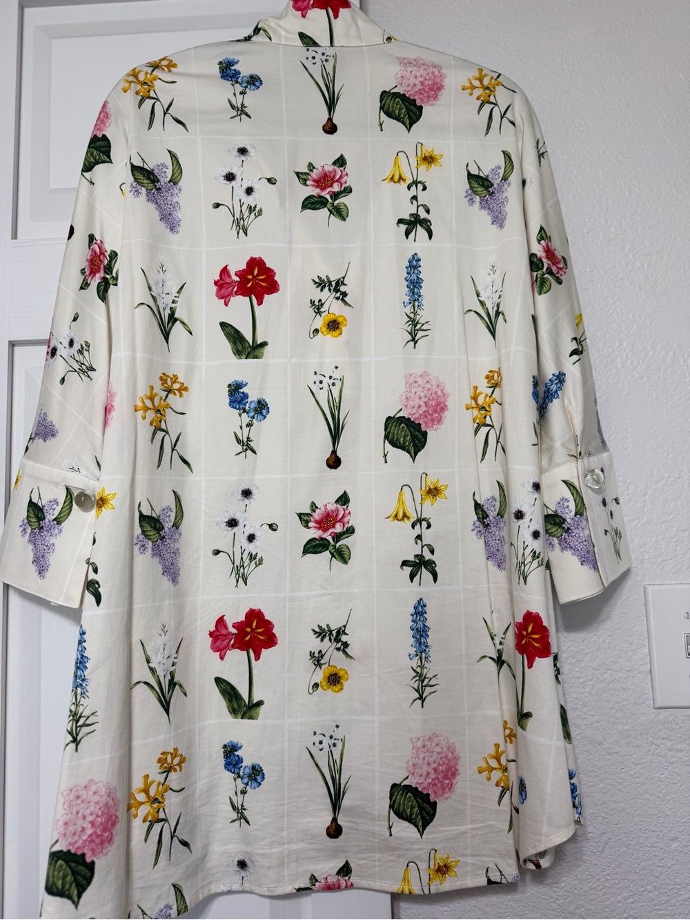 Tuckernuck Cream Floral - Picture 2 of 4